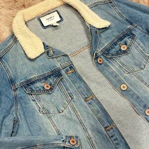 F21 JEAN JACKET W/ sherpa  lined collar